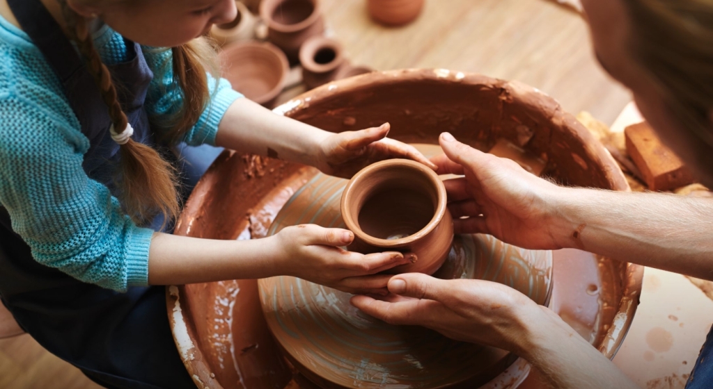 A series of creative master classes in the workshop &quot;Living Clay&quot;