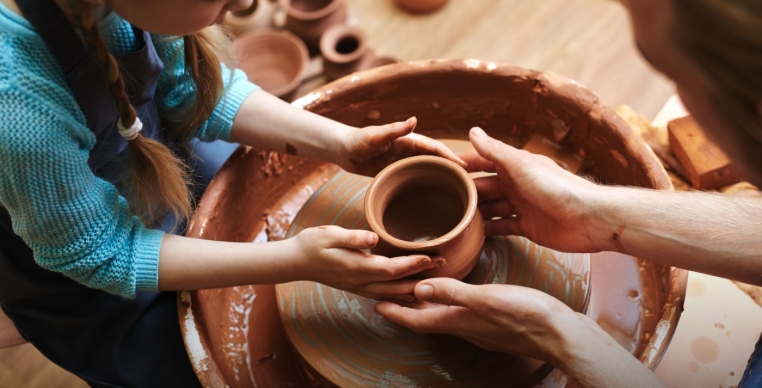 A series of creative master classes in the workshop &quot;Living Clay&quot;