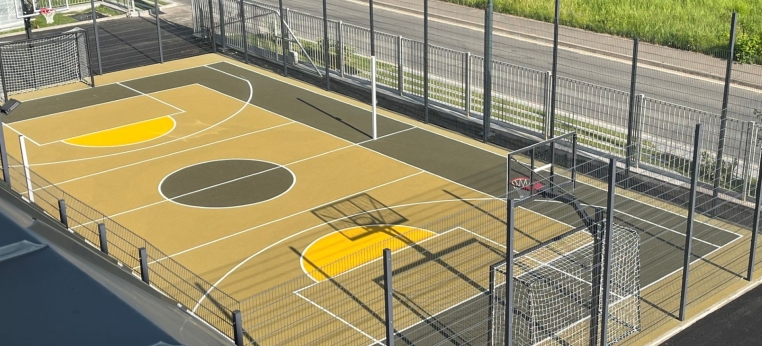 Уличная спортплощадка